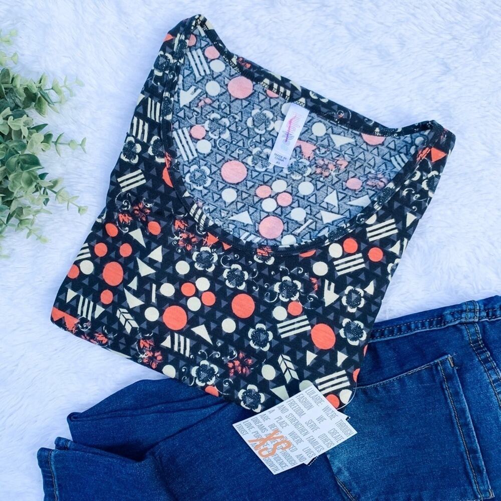 LuLaRoe | Printed Perfect T Size XS Top